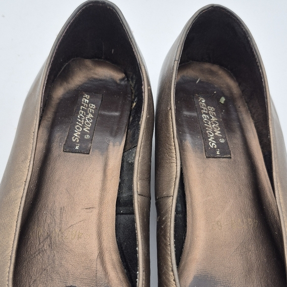 Beacon Reflections Shoes Womens 10M Bronze Colored Flats With Low Heal - Picture 3 of 8